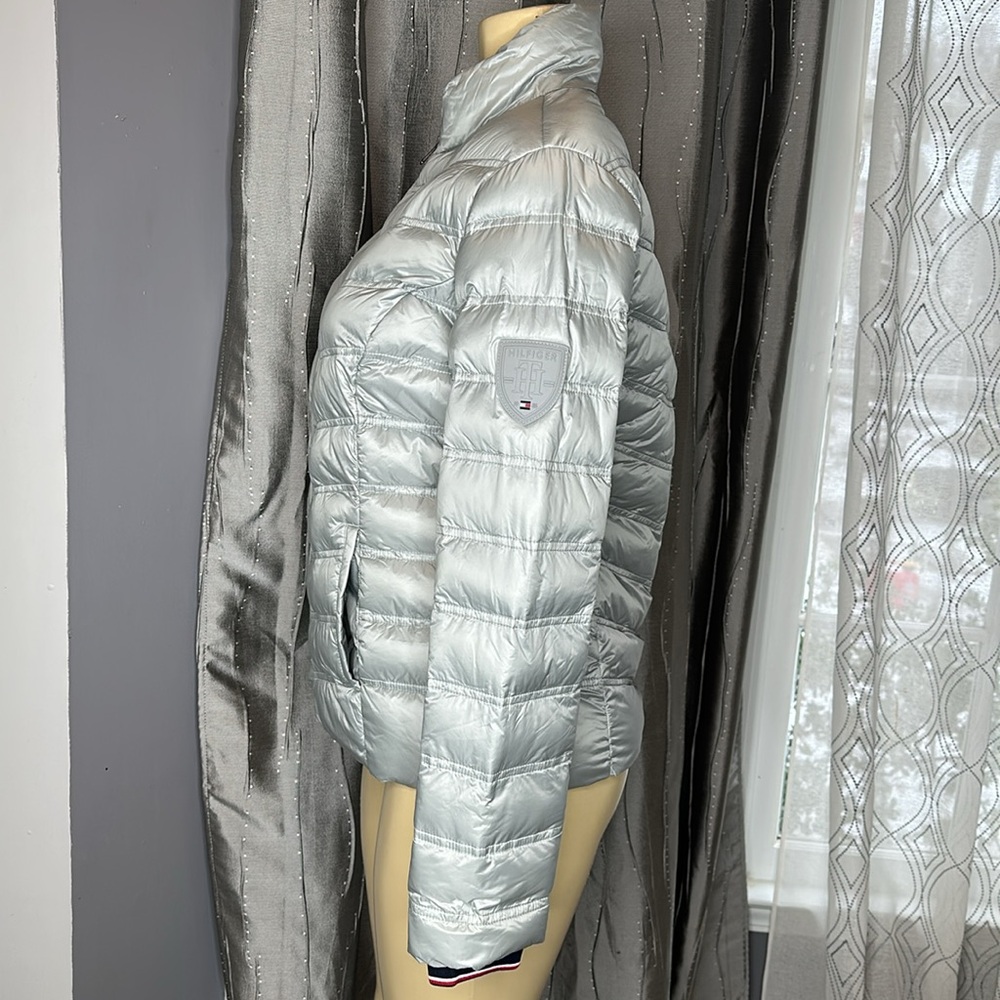 Tommy Hilfiger women’s jacket color gray size S/P Insulation Luxe. - Picture 2 of 7